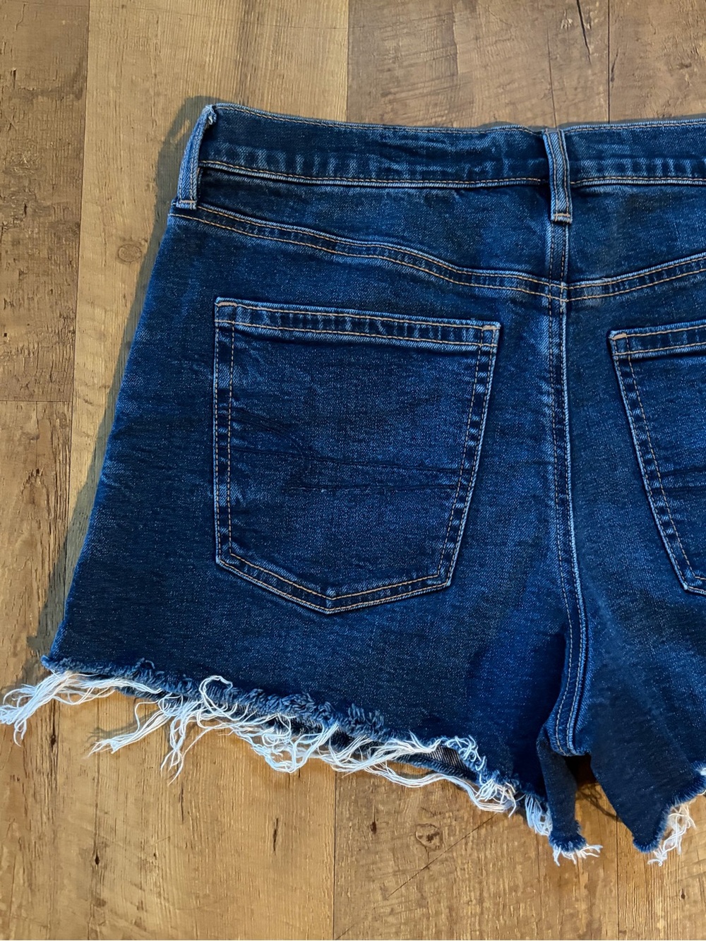 American Eagle Strigid Relaxed Denim Shorts Sz 8 Dark Wash Raw Hem - Picture 8 of 12
